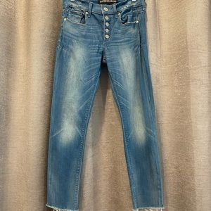 Great pair of light blue denim jeans with a stretch! Ankle pant with button fly